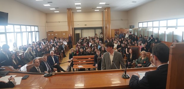 Μαθητές σε ρόλο δικαστών